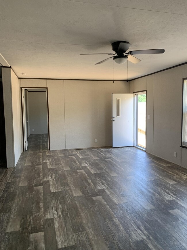 Building Photo - 189 Zackary St