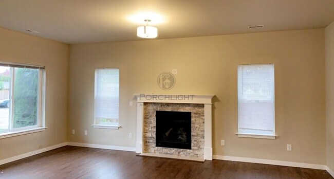 Building Photo - 600 Pioneer Ct