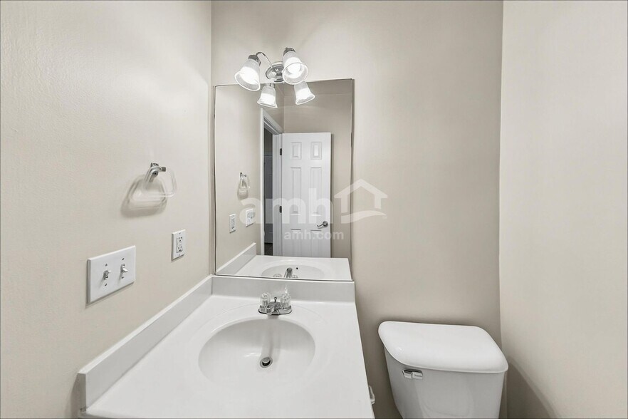 Building Photo - 4180 Glenaire Way NW