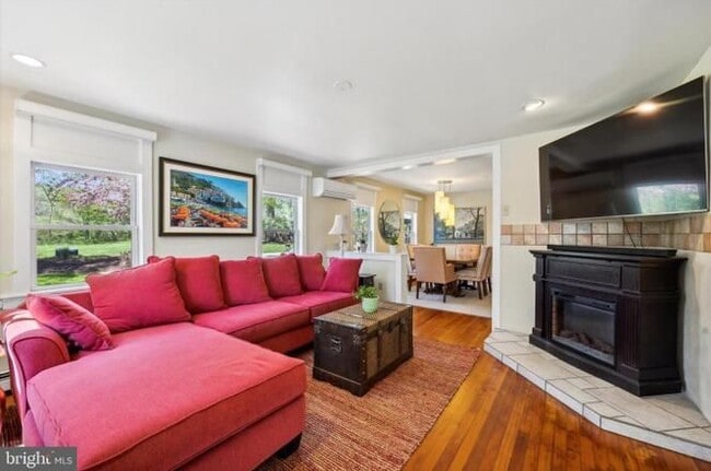 Building Photo - 205 N Pullman Dr