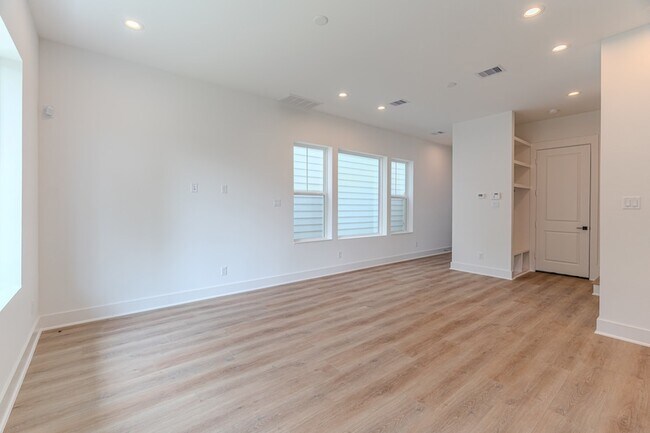 Building Photo - 7707 Inwood Grv Ln