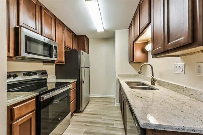 Building Photo - 1860 White Oak Dr