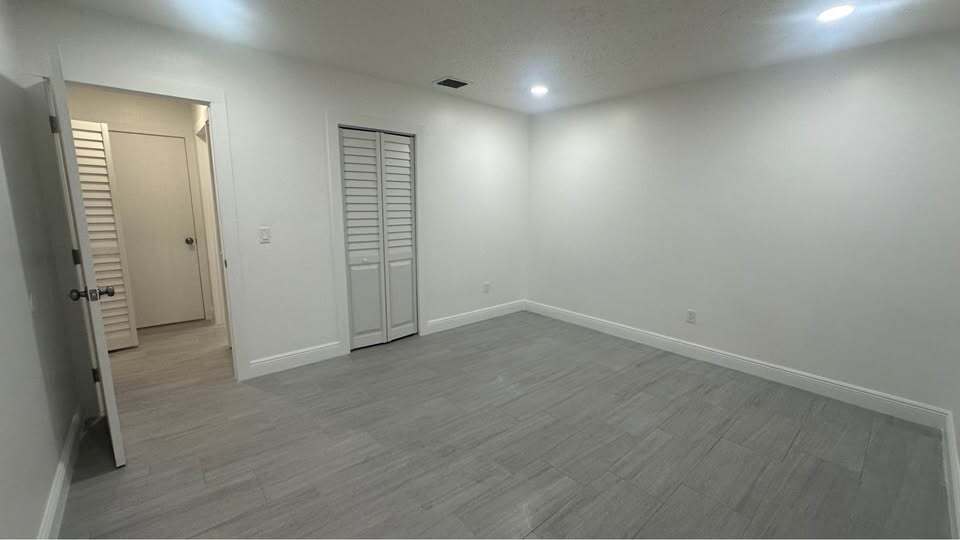 Building Photo - 3373 Hi St