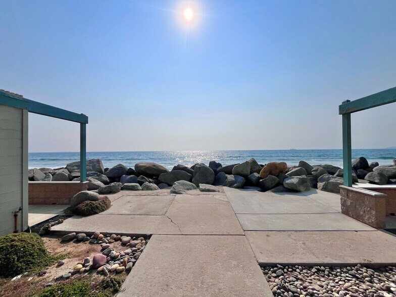 Building Photo - 1680 Seacoast Dr