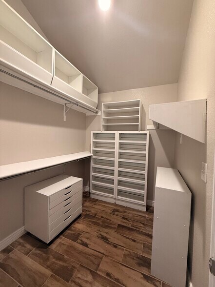 Building Photo - 836 Sunset Park Dr
