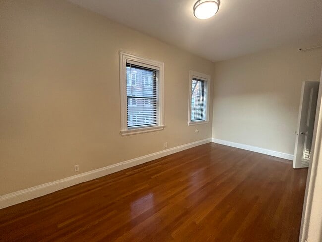 Building Photo - 1470 Beacon St