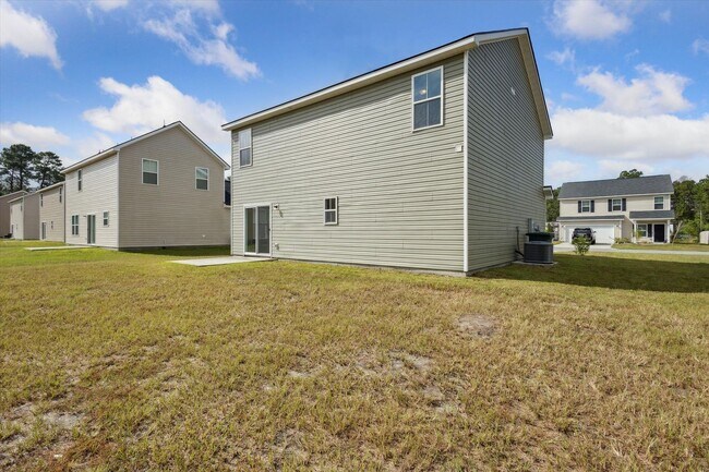 Building Photo - $500 RENT CREDIT | AVAILABLE NOW! (Small Pets Only)
