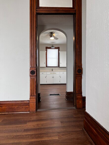 Primary Photo - 107 S College Ave