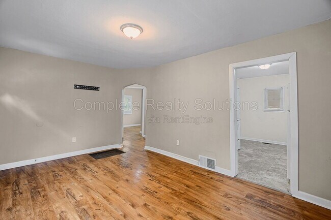 Building Photo - 449 S Dade Ave