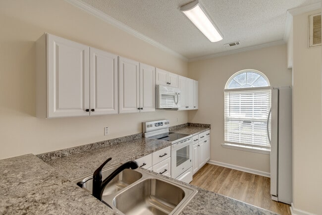 Building Photo - 35 Putters Pl