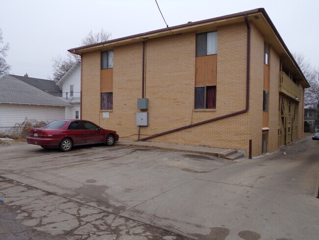 Building Photo - BCR - 2227 A Street - Nice 2 BR Apt