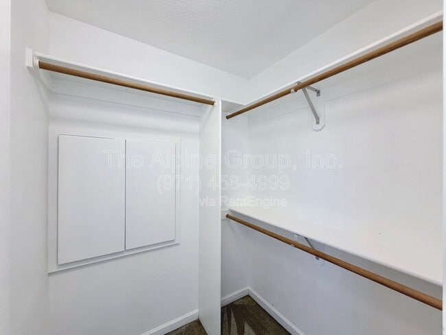 Building Photo - 351 NW Kotrik Pl