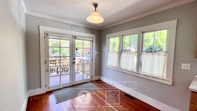 Building Photo - Beautiful 3 bedroom  home with lush backya...