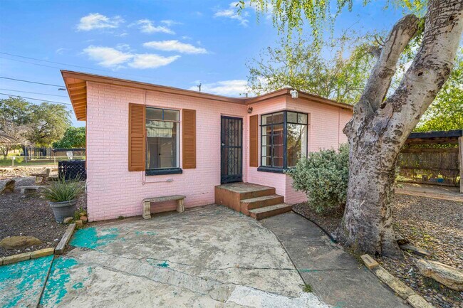 Building Photo - 1820 Aldama St