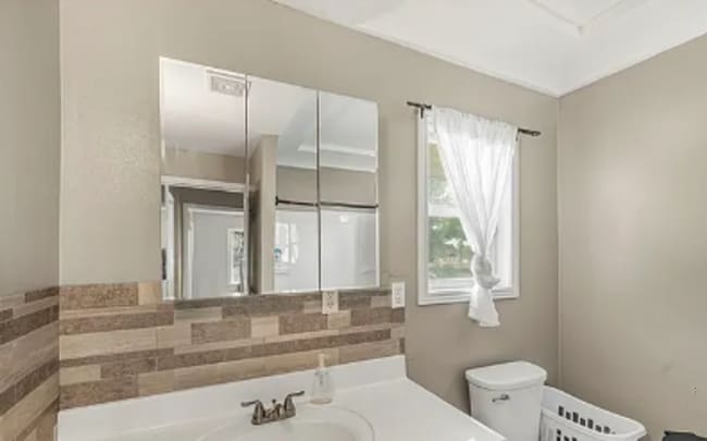 Building Photo - Beautiful 4-bed 2-bath home in Blackfoot