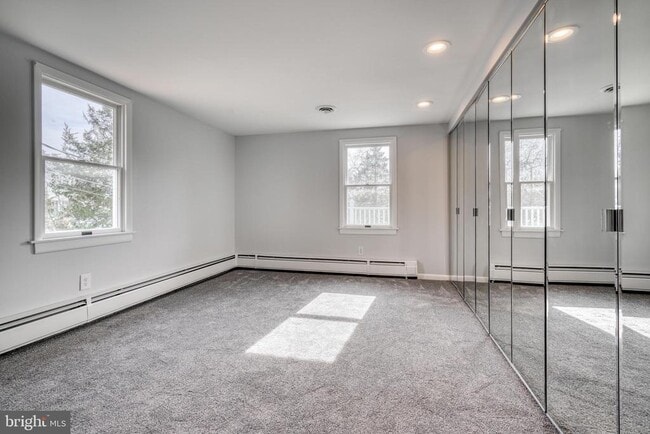 Building Photo - 427 Greenwood Rd