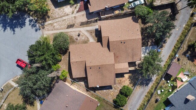 Building Photo - "Charming 2-Bed, 2-Bath Retreat in McAllen's Heart – 1,212 Sq Ft of Comfort!"