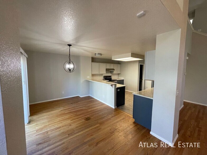 Building Photo - 5045 Sweetgrass Ln