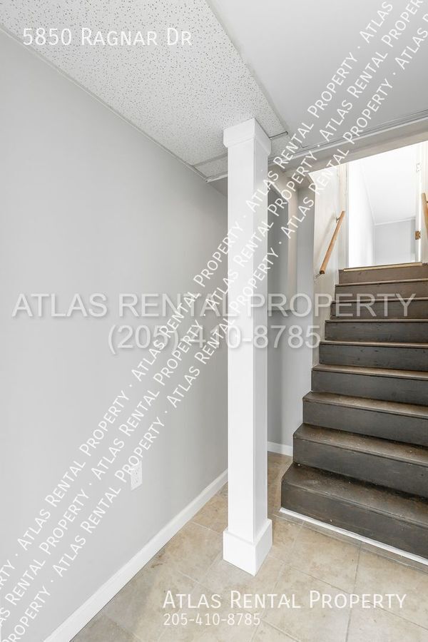 Building Photo - 5850 Ragnar Dr