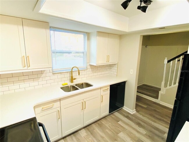 Building Photo - 148 Douglas Rd W