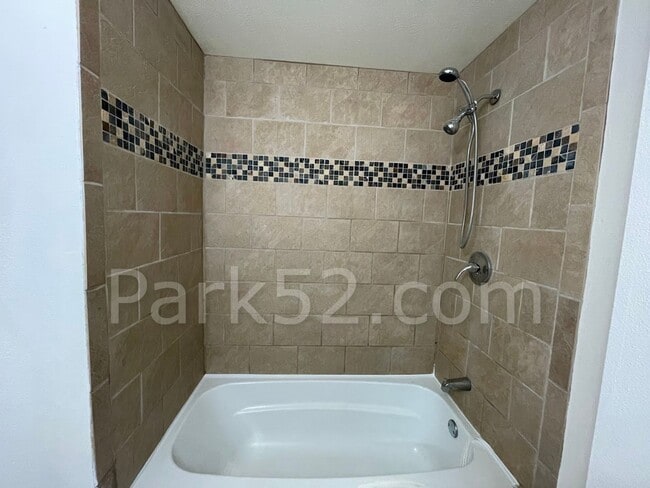 Building Photo - North Tacoma 4 Bed 2 Bath Single Family Home