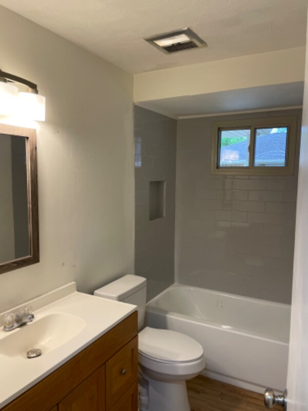 Building Photo - 513 S Coventry Dr