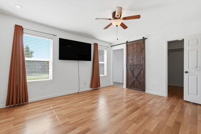 Building Photo - Mesa 4 Bed Single-Level Home • 2,044 Sq Ft • Oversized Yard • Stapley & McKellips