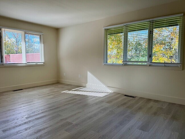 Building Photo - 110 Montoya Dr