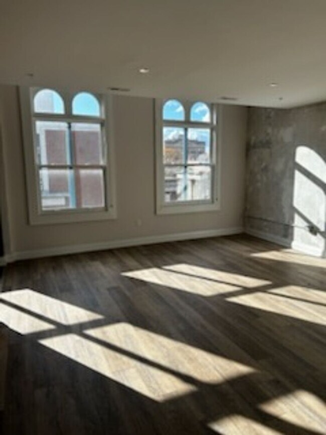 Building Photo - Welcome to Urban Elegance in the Heart of ...