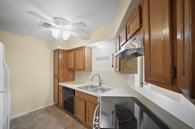 Building Photo - 12755 Mill Ridge Dr