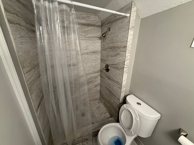 Building Photo - 1006_1008_NW