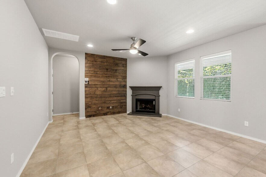 Building Photo - 7312 Lookout Bluff Terrace