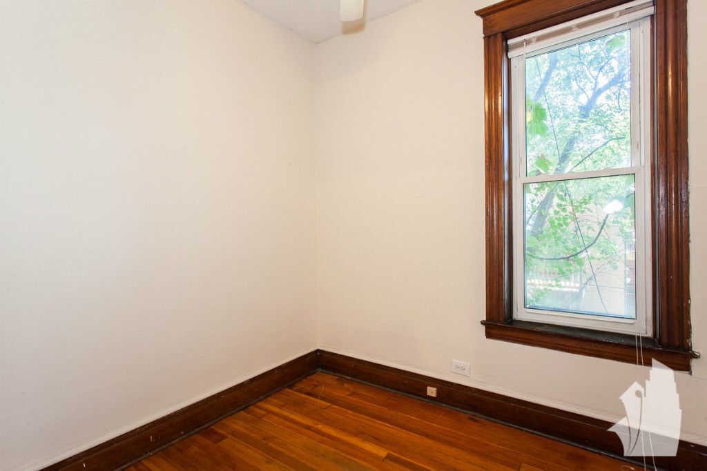 Building Photo - 1405 W Belden Ave