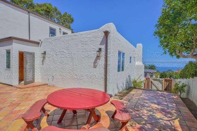 Building Photo - "Casita Del Mar" - Two Bedroom Spanish Sty...