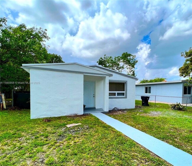 Building Photo - 140 NW 124th St