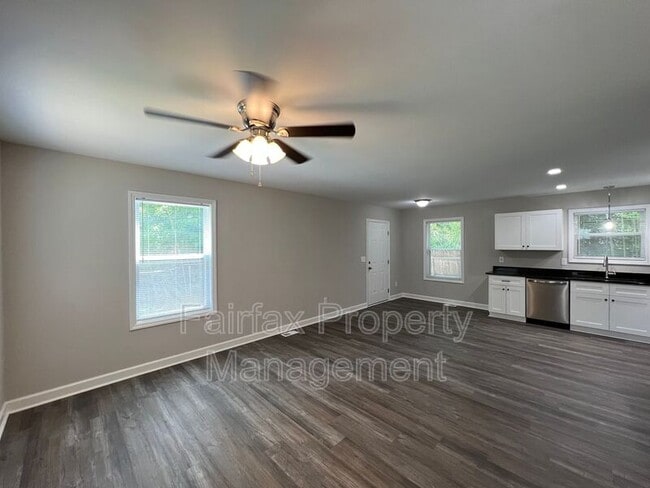 Building Photo - 223 N Briggs Ave