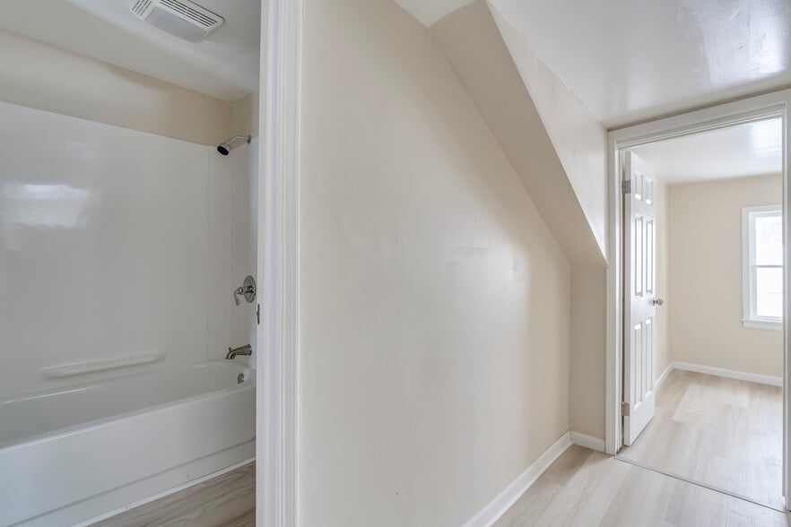 Building Photo - 514 Francis St