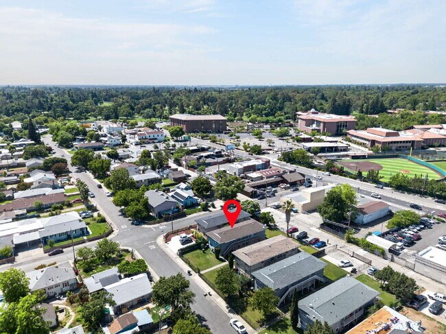 Building Photo - Remodeled 2-Bedroom Gem Near Sac City College