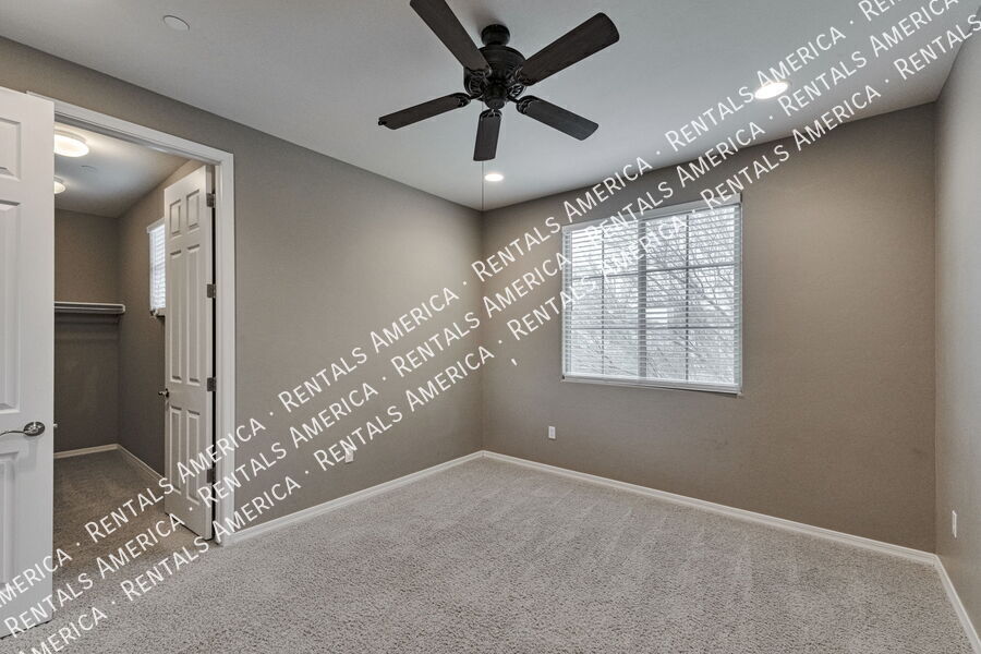 Building Photo - 11042 E Lone Pine Pl