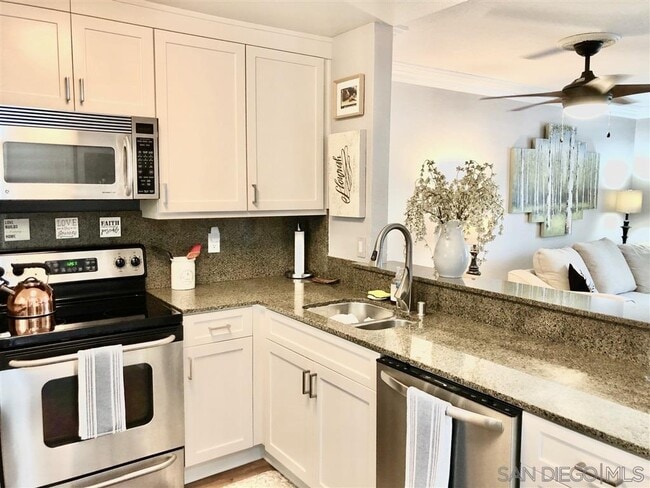 Building Photo - 7545 Charmant Dr