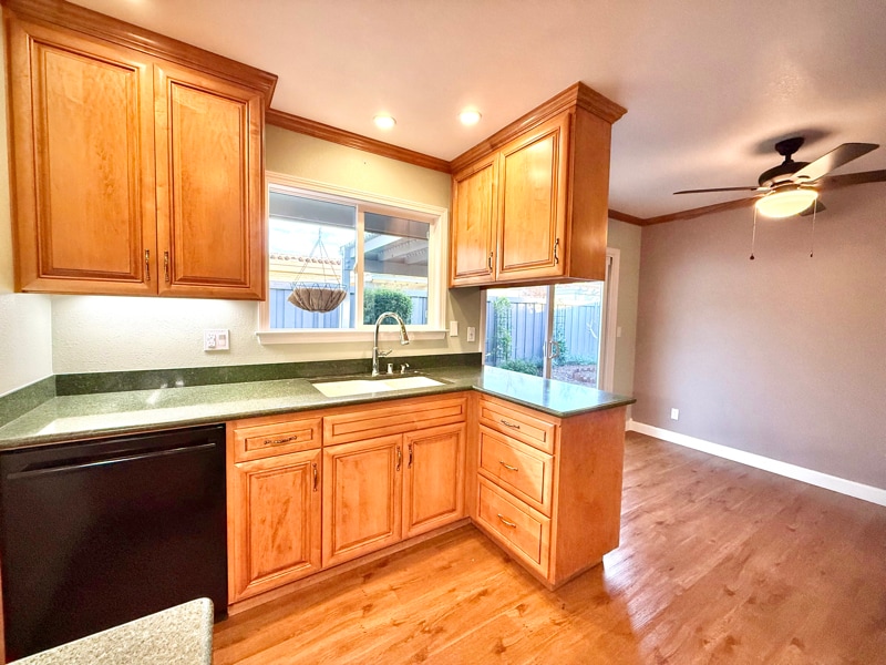 Building Photo - 1582 Calle Enrique