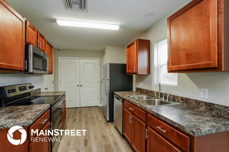 Building Photo - 3202 37th St W