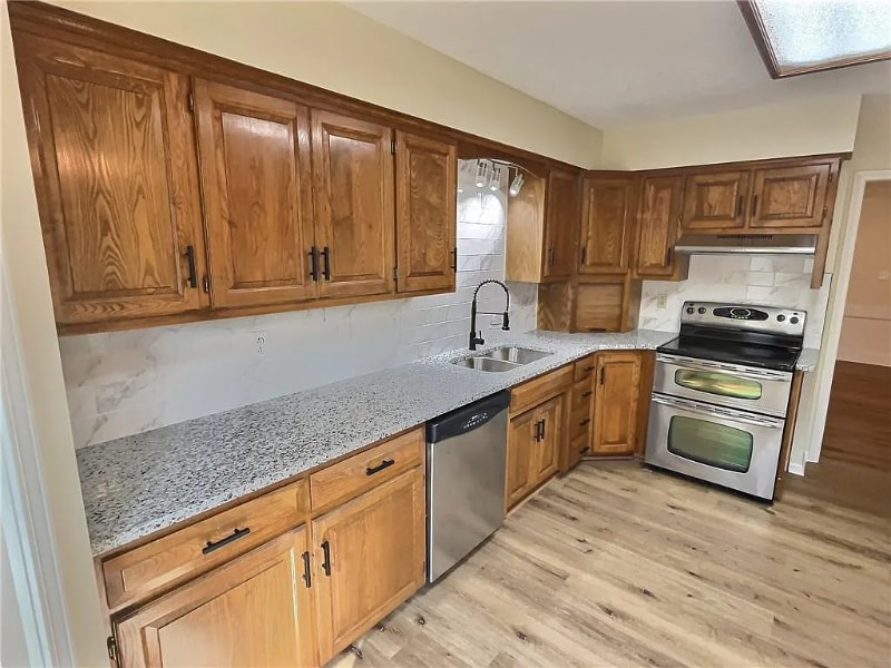 Building Photo - 1121 NE Ridgeview Dr