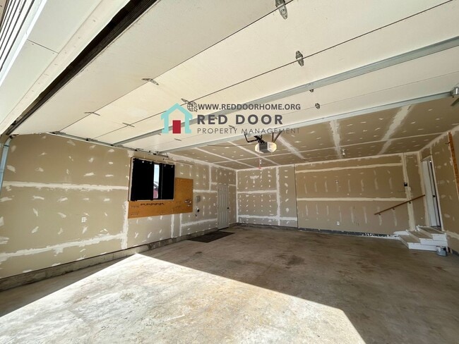 Building Photo - Modern 4 Bed, 3 Bath Home – Pet Friendly w...