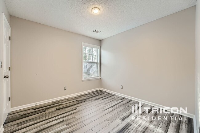 Building Photo - 4880 Bankside Way