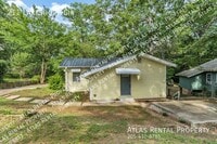 Building Photo - 211 Lakeshore Cir