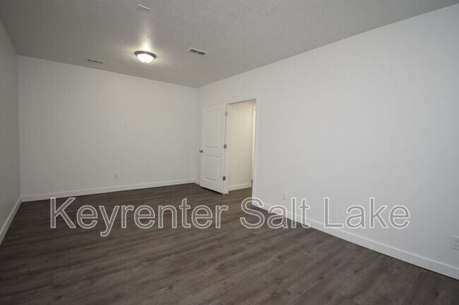 Building Photo - 2687 Constance Way