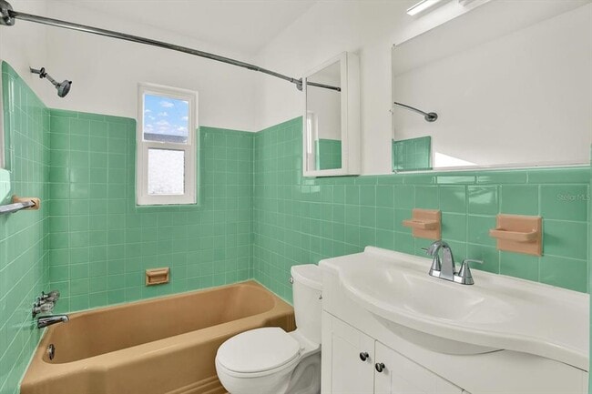 Building Photo - 109 12th Ave N