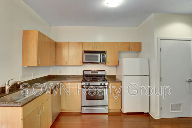 Building Photo - 1007 41st St
