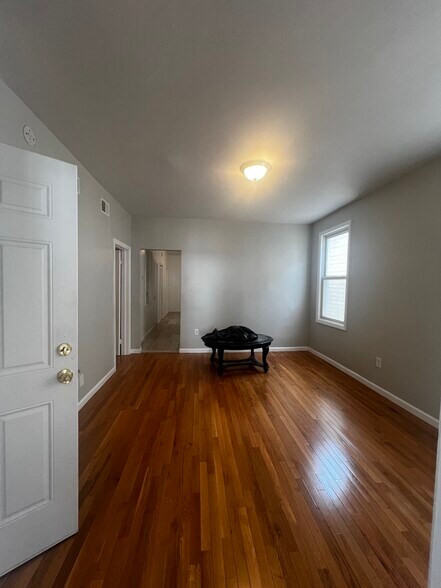 Building Photo - 81 2nd St